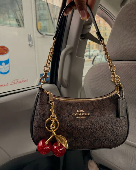 Crossbody vs Shoulder Bags: What’s the Difference (and Which Should You Choose?)