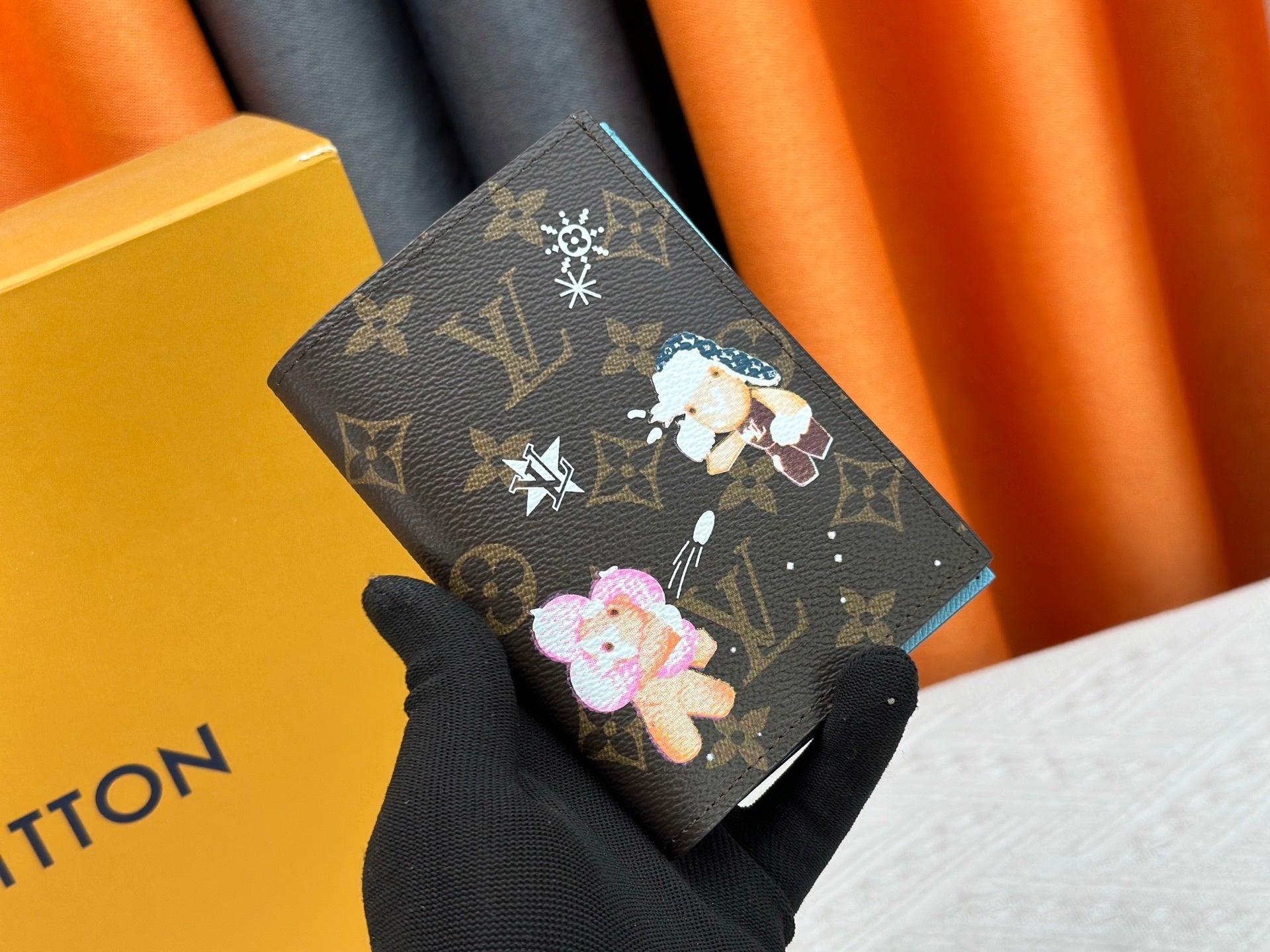 Interior of Snow Show passport holder with Azur Frost lining and card slots
